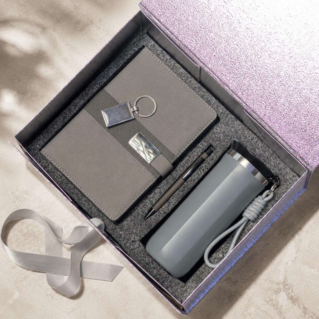 Notebook, pen, keyring and tumbler in a presentation box