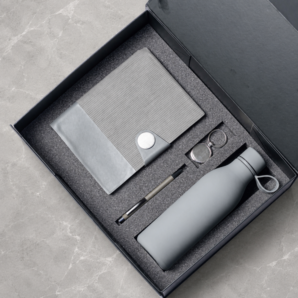 Round-buckle notebook, pen, keyring and bottle in a presentation box