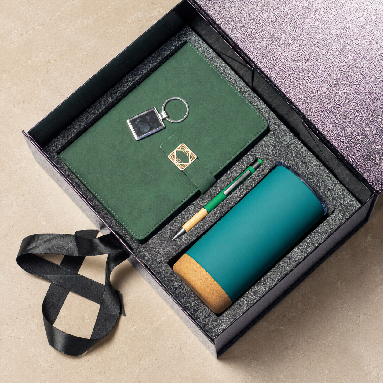 Notebook, pen, keyring and cork-base tumbler in a gift box