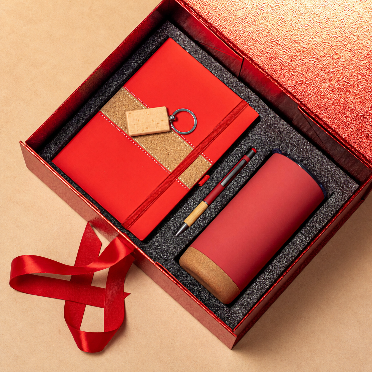 Notebook, pen, keyring and cork-base tumbler in a gift box