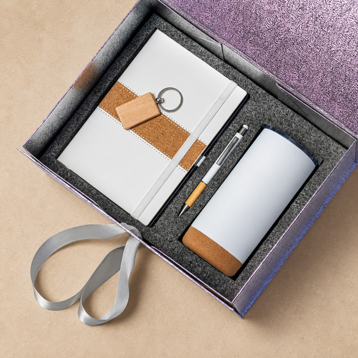 Notebook, pen, keyring and cork-base tumbler in a gift box