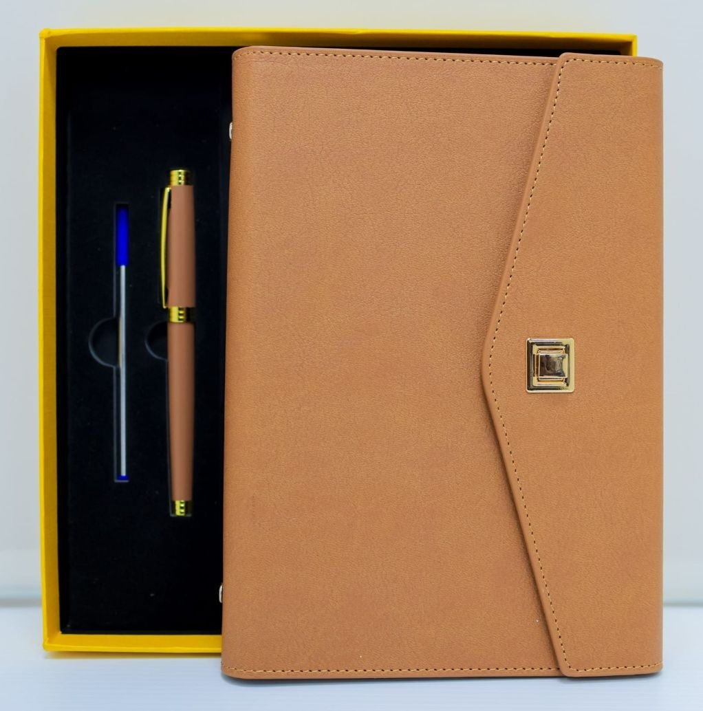 Envelope-closure notebook; Pen; Spare pen refill; Presentation box